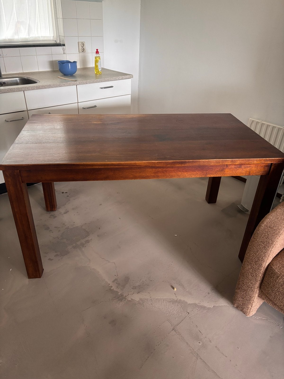 Gratis eettafel af te halen in senioren appartement, Huis en Inrichting, Tafels | Eettafels, Gebruikt, 50 tot 100 cm, 100 tot 150 cm
