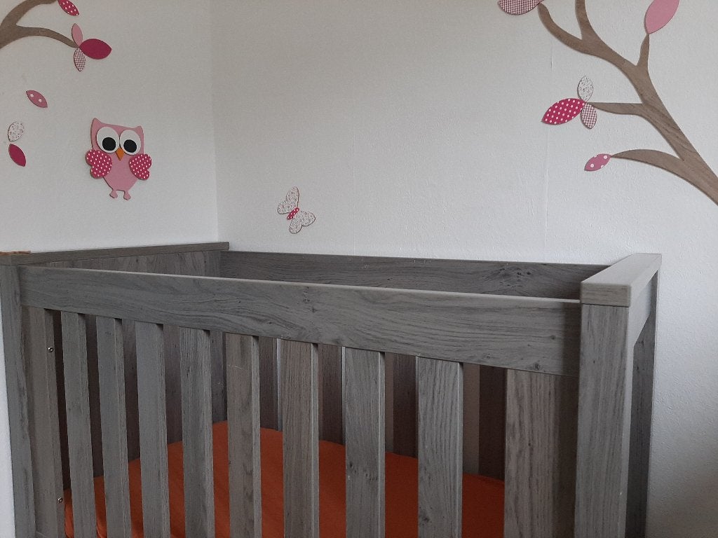 Commode, ledikant + matras en opbergplank., Minder dan 90 cm, 70 cm of meer, Ophalen of Verzenden, Voetruimte