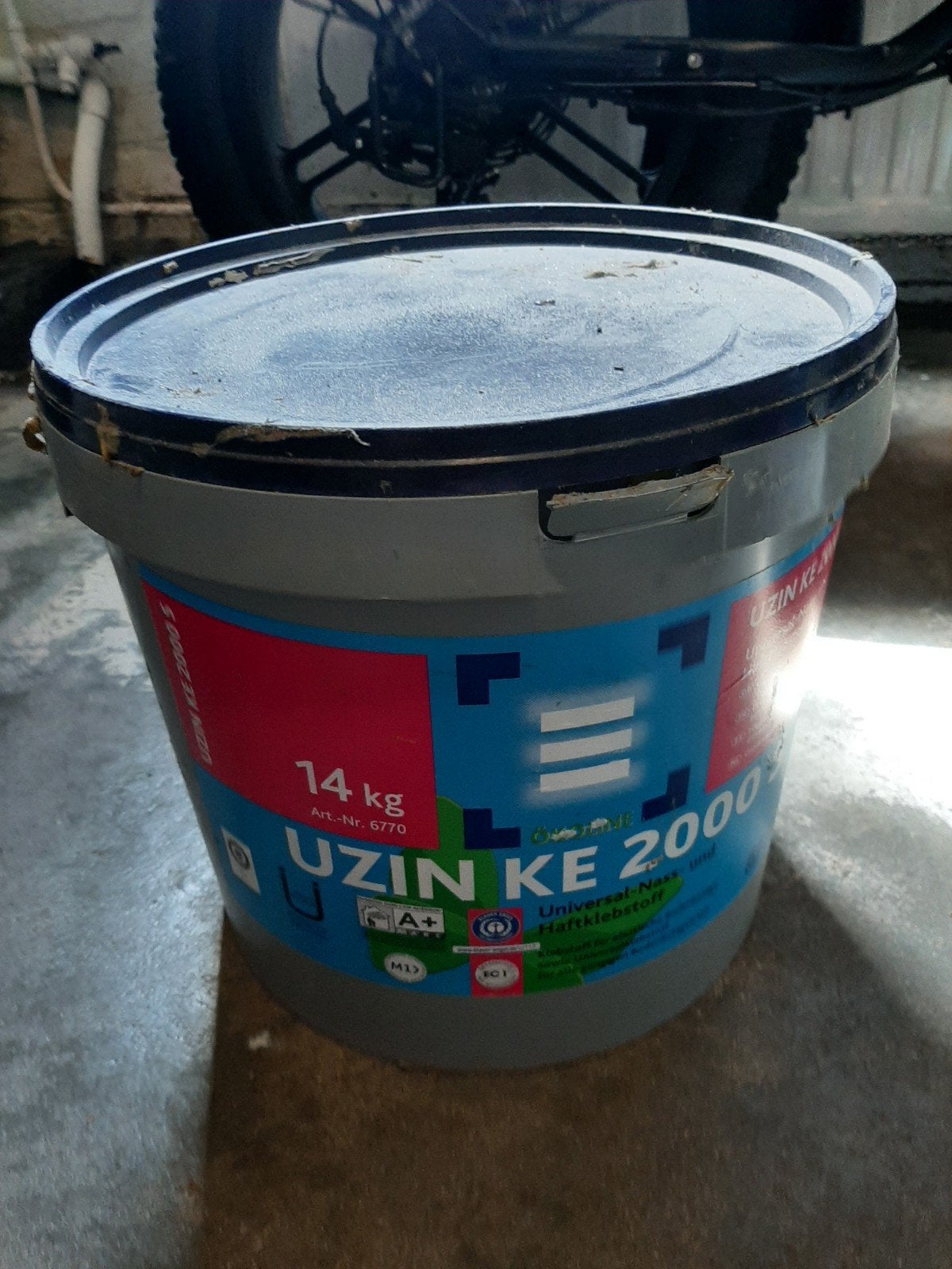 Vloerlijm Uzin KE 2000 (meer dan halfvol), Ophalen of Verzenden, Gebruikt