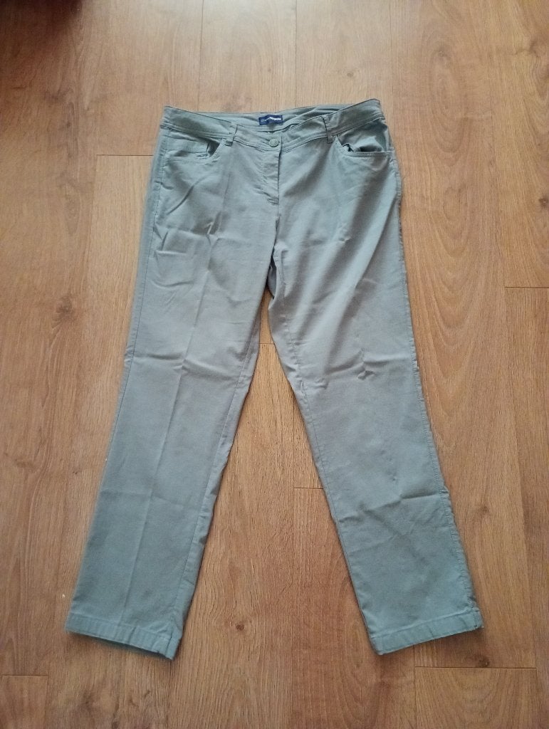 Mooie nette grijze broek mt 22 Charles Vögele, Kleding | Dames, Charles Vogele, Maat 42/44 (L), Ophalen of Verzenden, Zo goed als nieuw