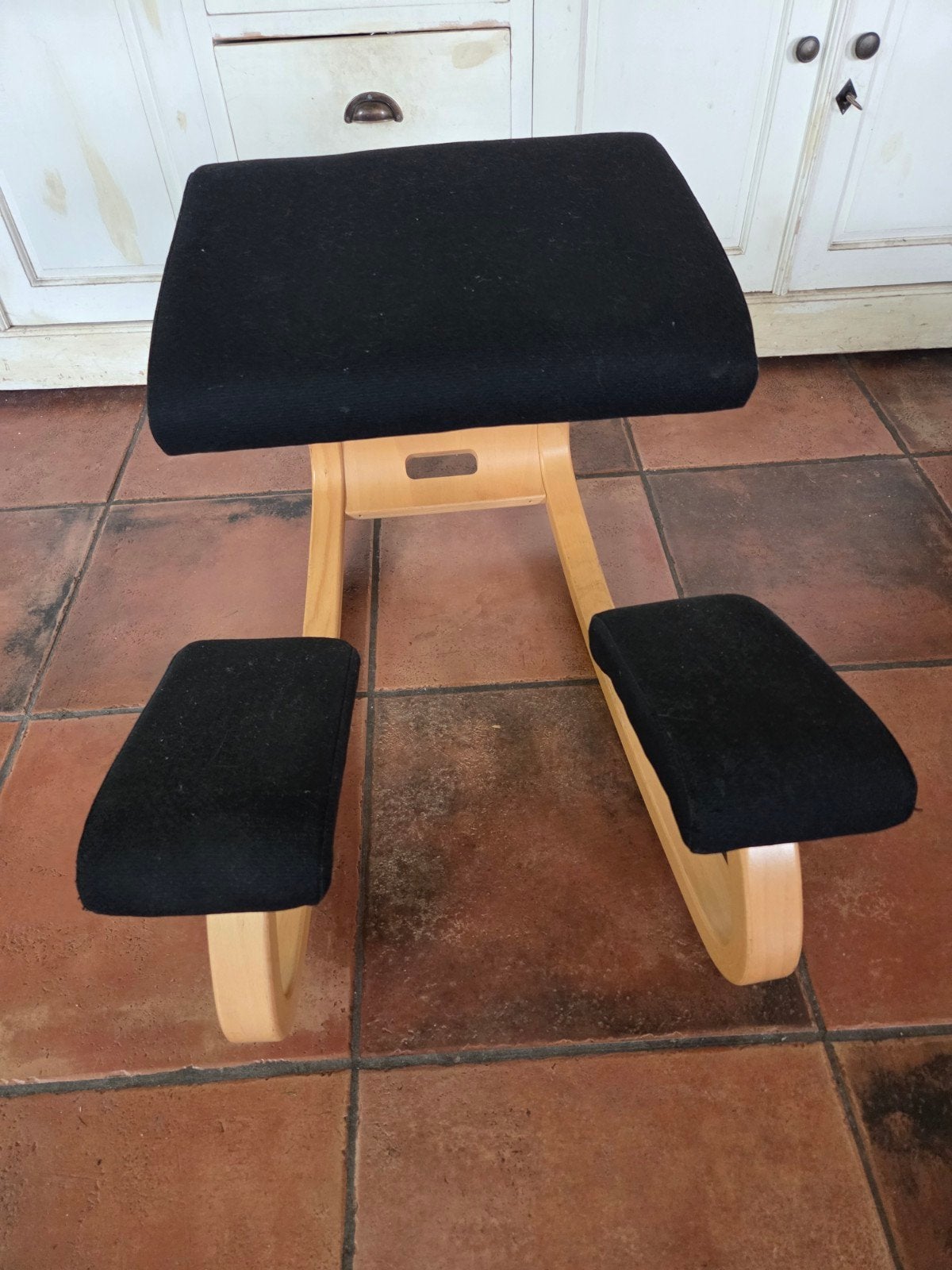 Varier Stokke vaiable belans kniestoel, Gebruikt, Zwart, Ergonomisch, Ophalen of Verzenden