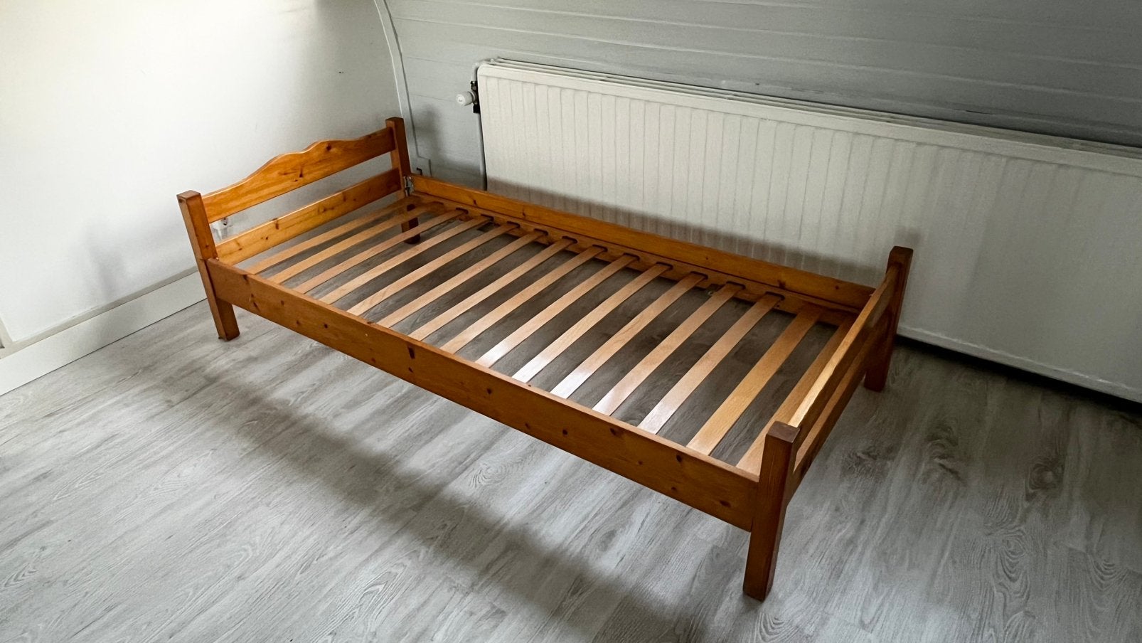Mooi houten eenpersoonsbed - Gratis ophalen, Ophalen, 90 cm, Eenpersoons, Zo goed als nieuw