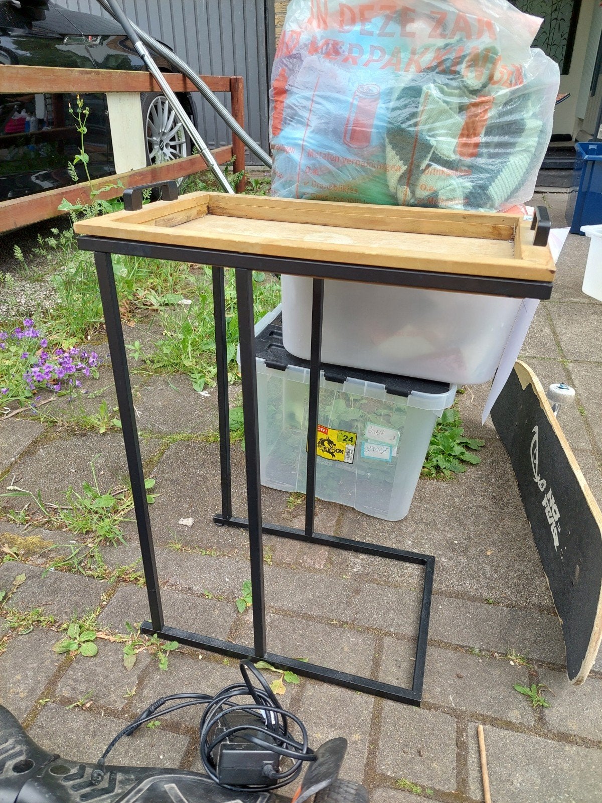 Bijzettafel met houten blad en metalen frame, Ophalen, Minder dan 55 cm, Gebruikt, 60 cm of meer