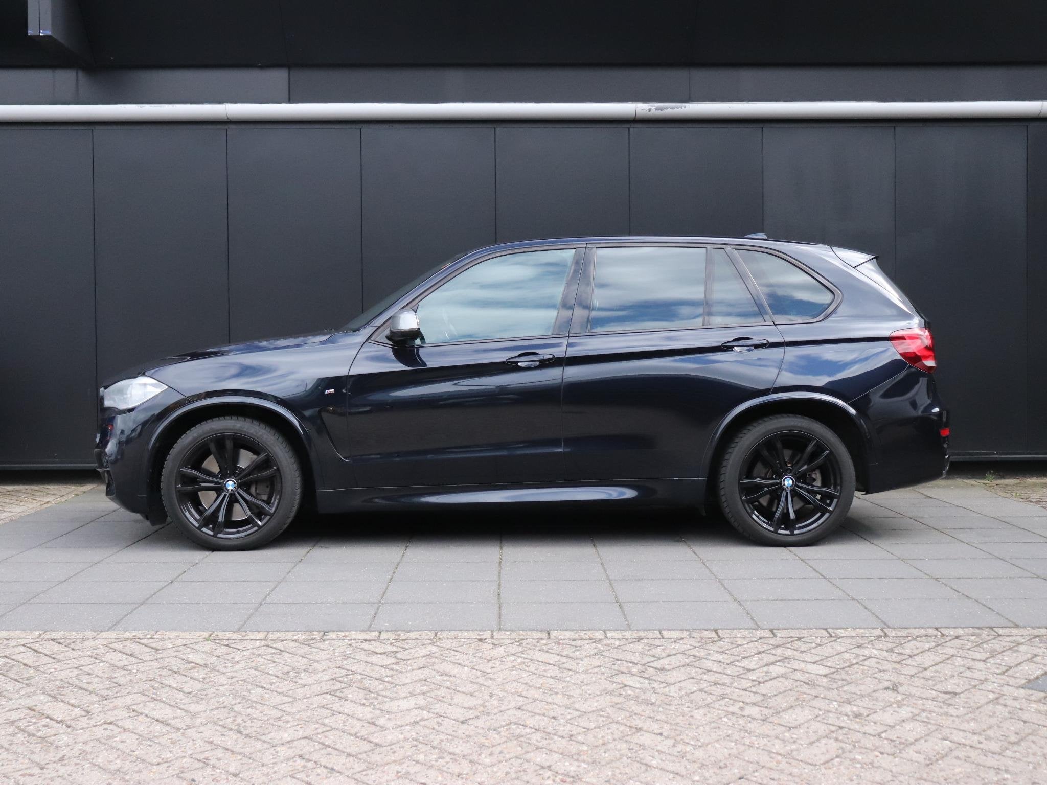 BMW X5 M50d | B&O | LEDER | MEMORY | TREKHAAK | CAMERA | CRU, Auto's, Automaat, 15 km/l, 2993 cc, 255 €/maand