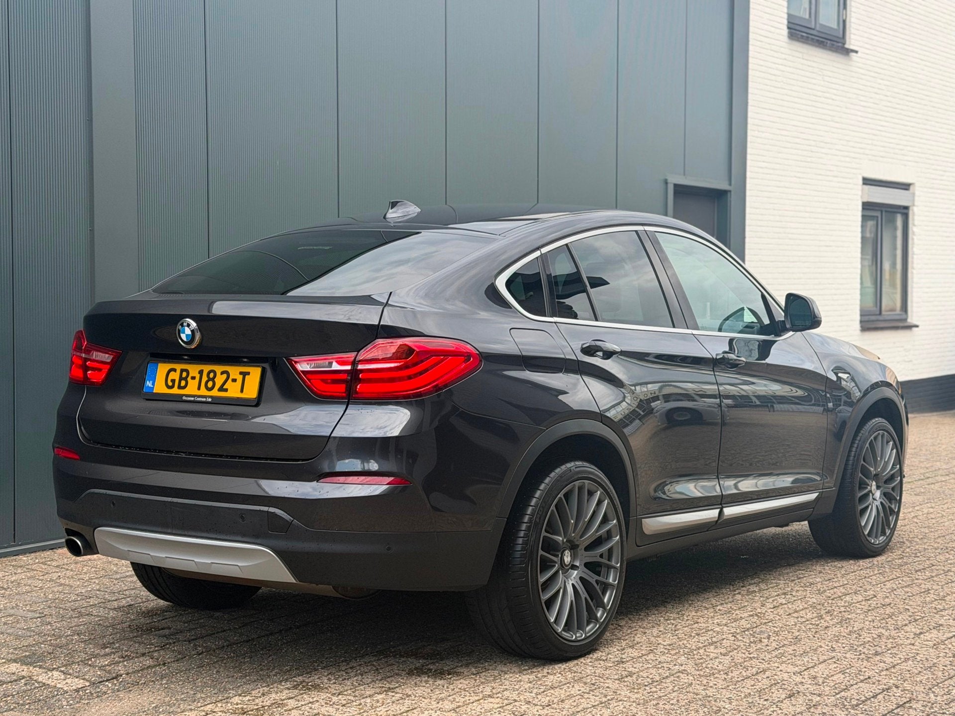 BMW X4 XDrive20i High Executive | Leder | StoelVW | NL Auto, Automaat, Dealer onderhouden, Gebruikt, Euro 6