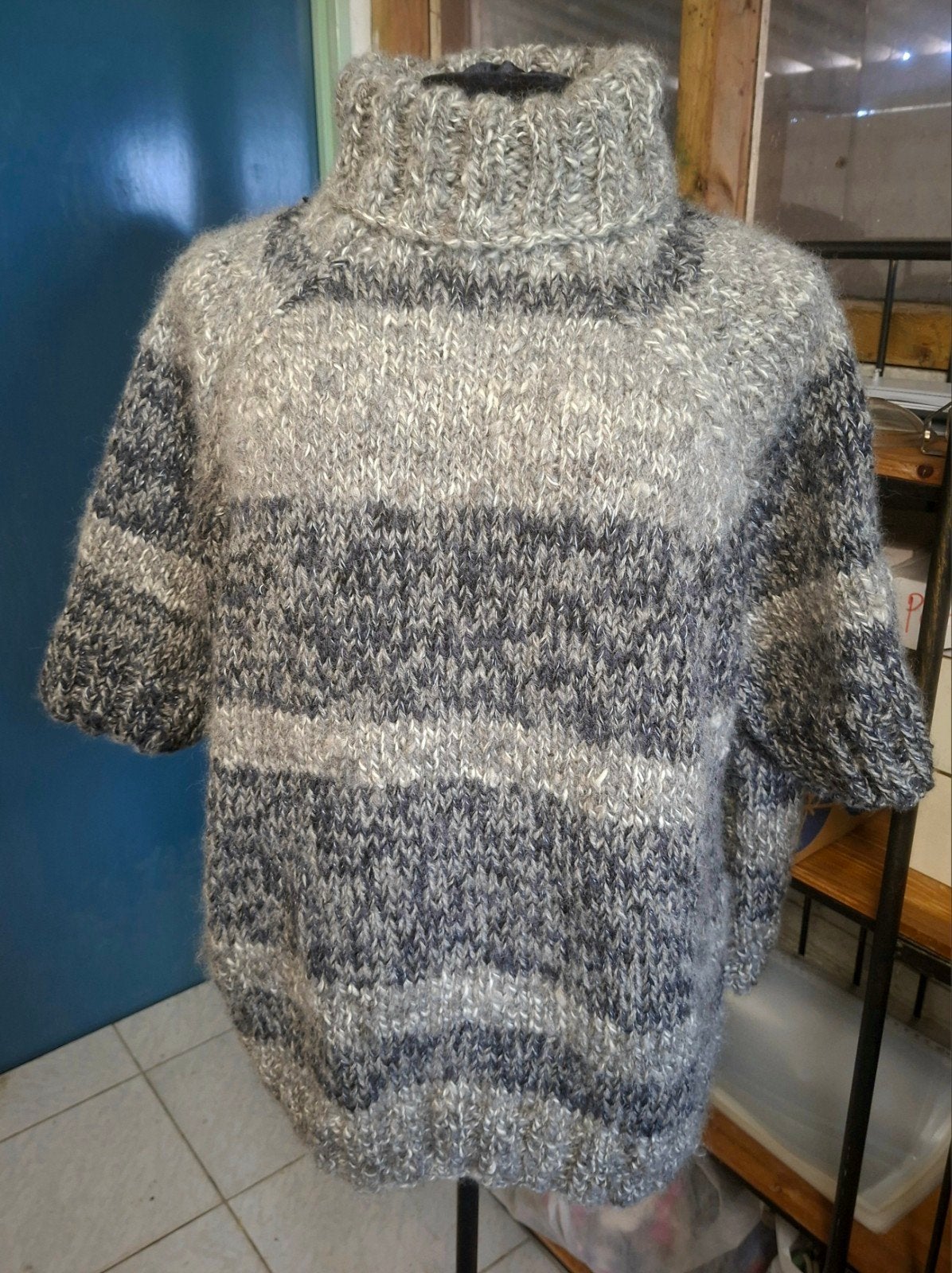 Handgebreide trui van handgesponnen wol- Grijs gestreept, Maat 46/48 (XL) of groter, Nieuw, Grijs, Handgemaakt dus een unika