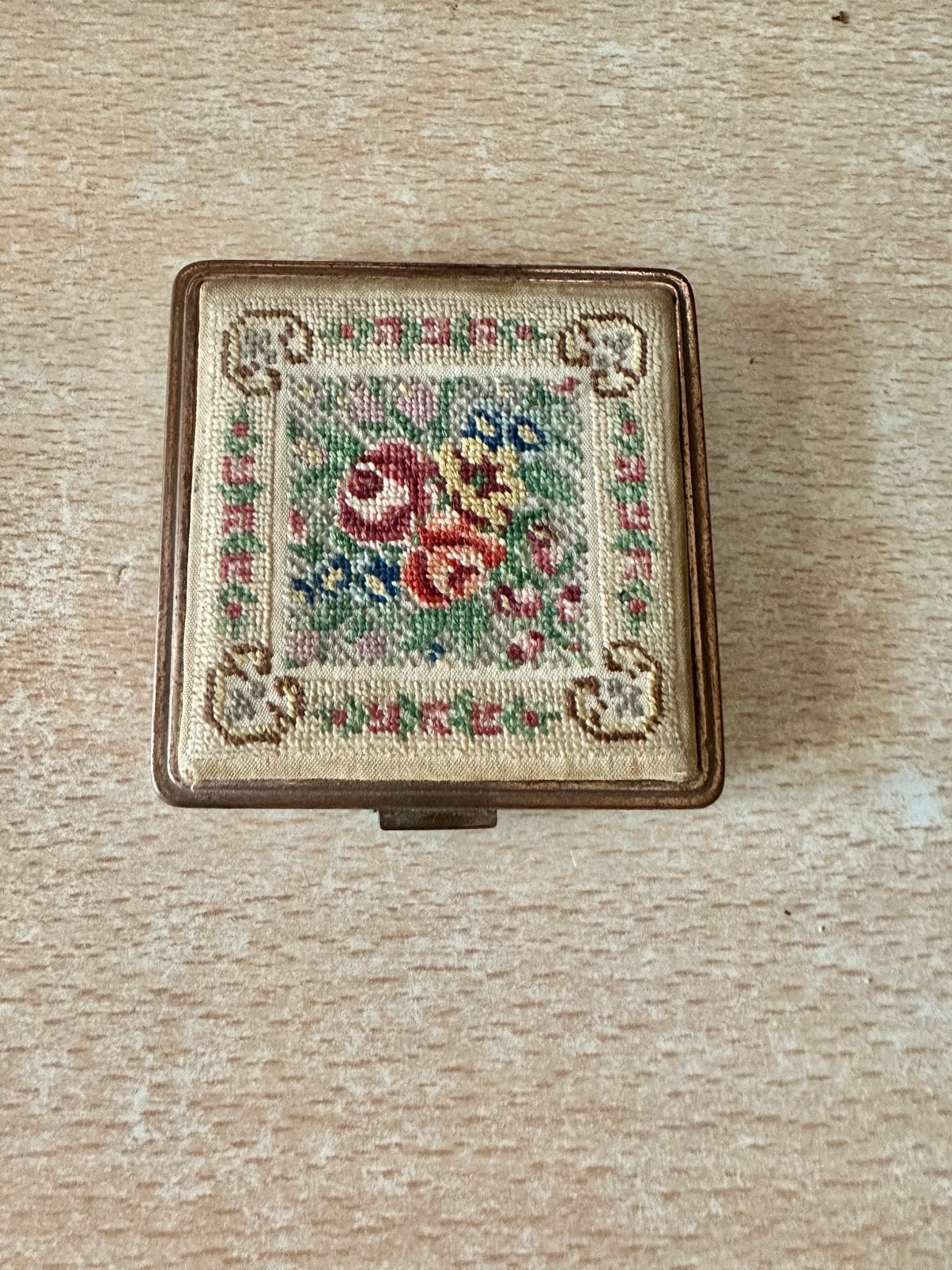 Mooie vintage poederdoos, Ophalen of Verzenden