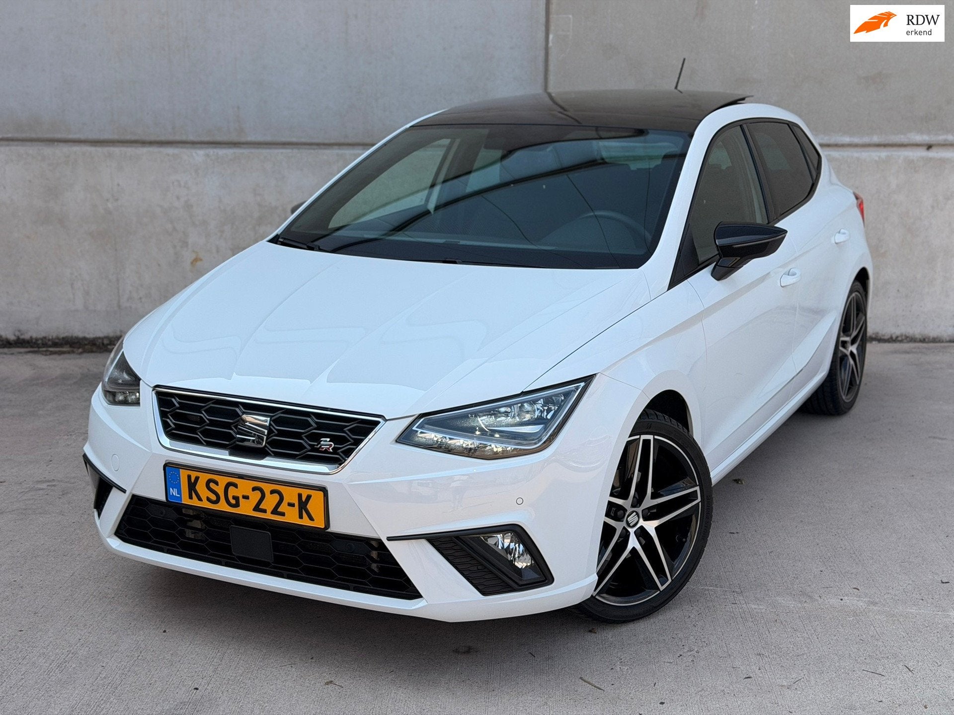 SEAT Ibiza 1.0 TSI FR Business Intense Plus Pano Virtual Cam, Gebruikt, 116 pk, Bedrijf, Handgeschakeld