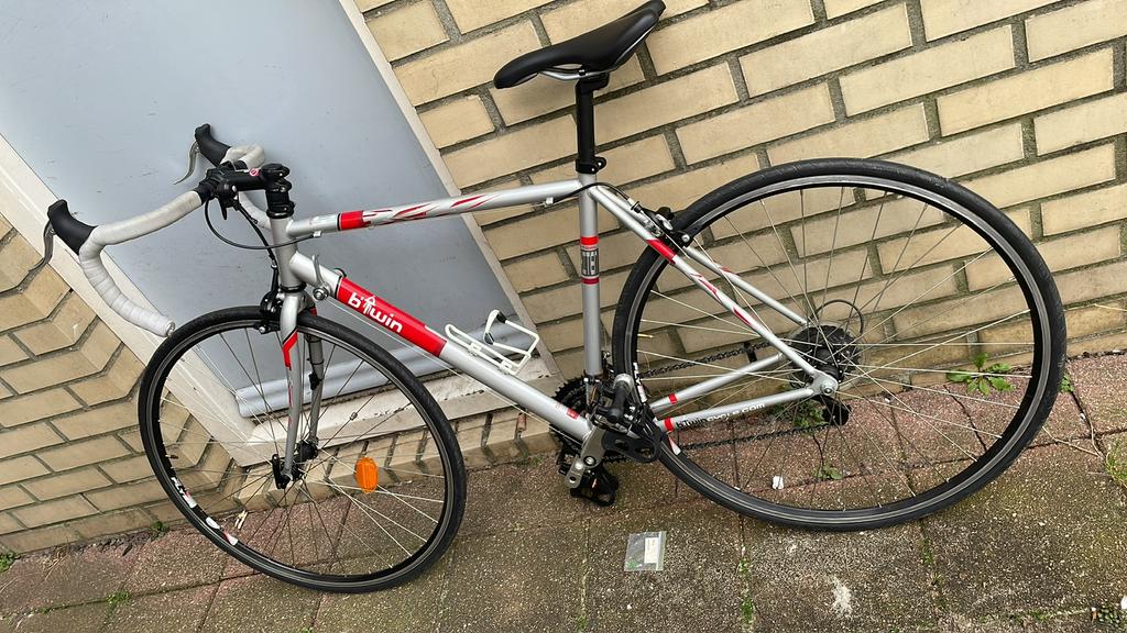 Cheap price Well Maintented Bike zaandam, Fietsen en Brommers, Fietsen | Heren | Herenfietsen, Overige merken, Velgrem, Versnellingen