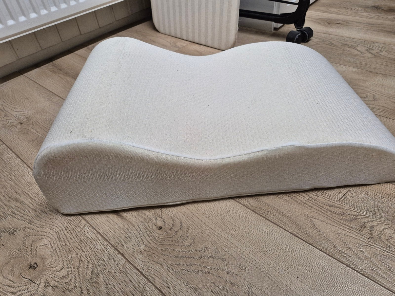 Ergonomisch Kussen - Zo goed als nieuw, Eenpersoons, Wit, Ophalen of Verzenden, Zo goed als nieuw