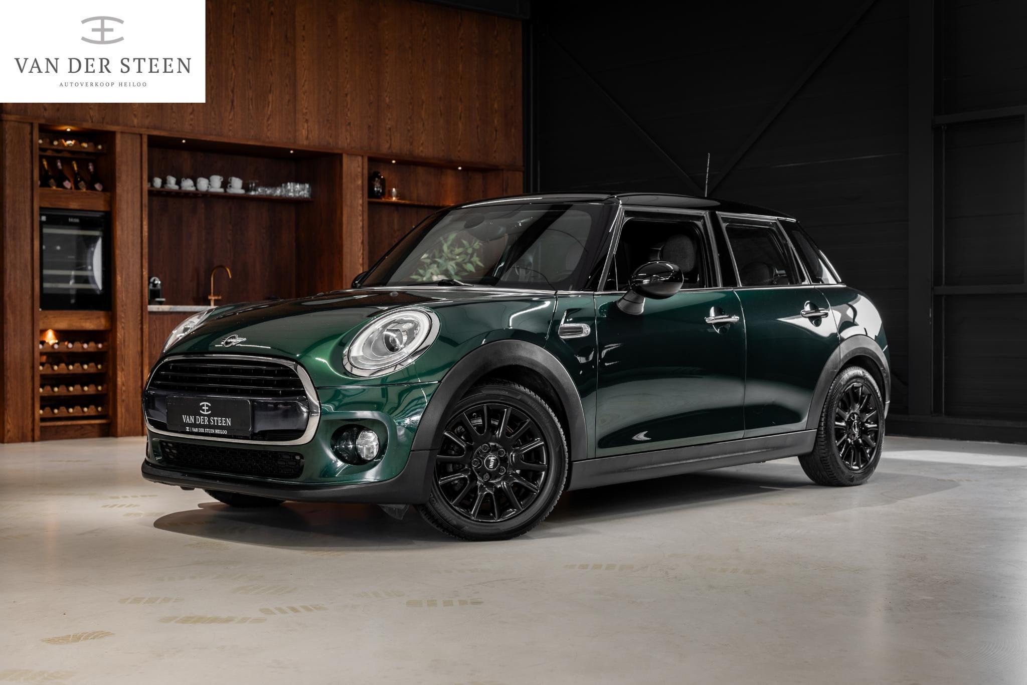 MINI 5-Deurs 1.5 Cooper Pepper Business NL Auto | Dealer Ond, Auto's, Mini, 136 pk, Gebruikt, 49 €/maand, Origineel Nederlands