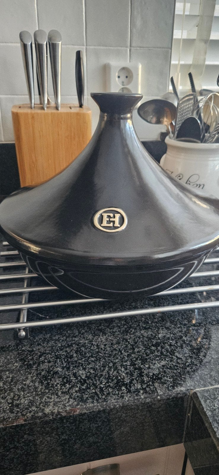 Emile Henry Tajine - Zwart - 30 cm, Huis en Inrichting, Ophalen, Tajine, Zo goed als nieuw, Steen/keramiek