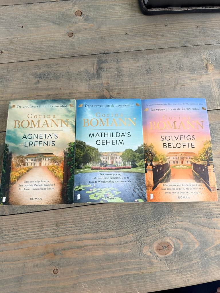 Corina Bomann - De vrouwen van de Leeuwenhof trilogie, Boeken, Romans, Zo goed als nieuw, Nederland, Ophalen of Verzenden