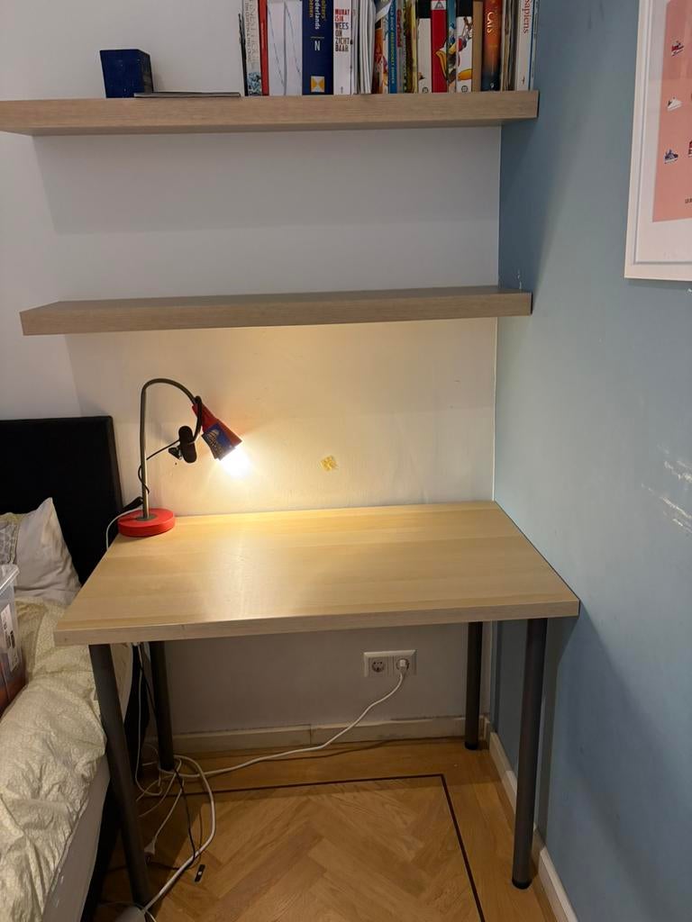Bureautje buro en planken ikea, Ophalen, Zo goed als nieuw
