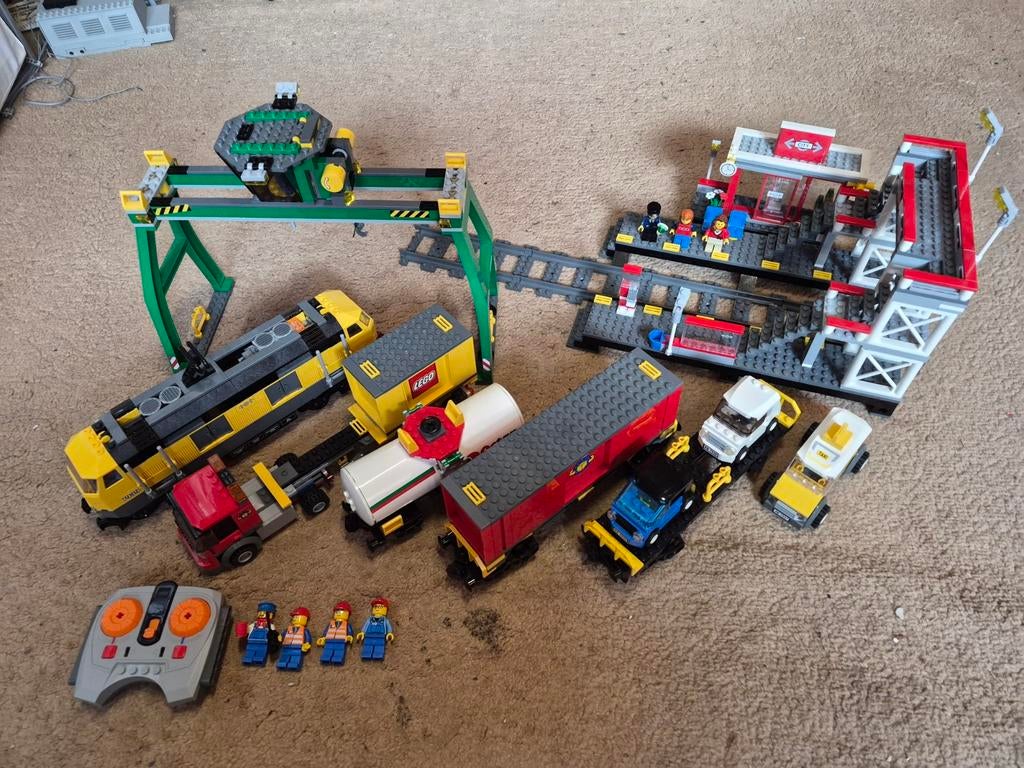 Lego treinset 7939 en station 7937 rn veel rails, Kinderen en Baby's, Speelgoed | Duplo en Lego, Ophalen of Verzenden