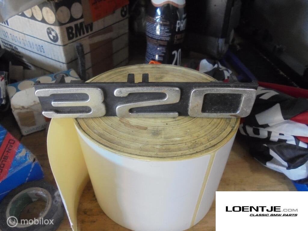 Embleem logo bmw 320 voor in de grill e21 e30, Auto-onderdelen, Gebruikt, Ophalen of Verzenden, BMW, BMW