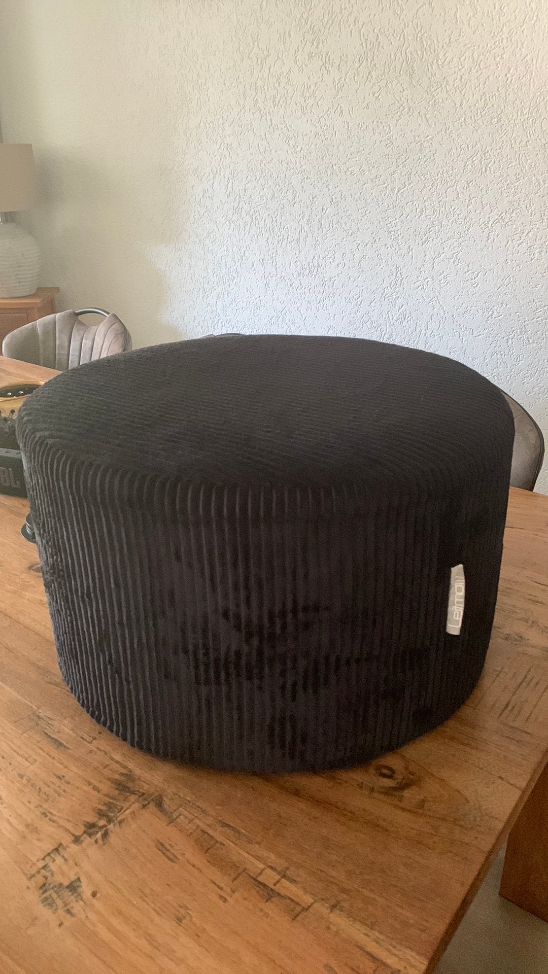 Hele mooie nette poef , zwart, Ophalen, Zo goed als nieuw, Rond, Minder dan 50 cm