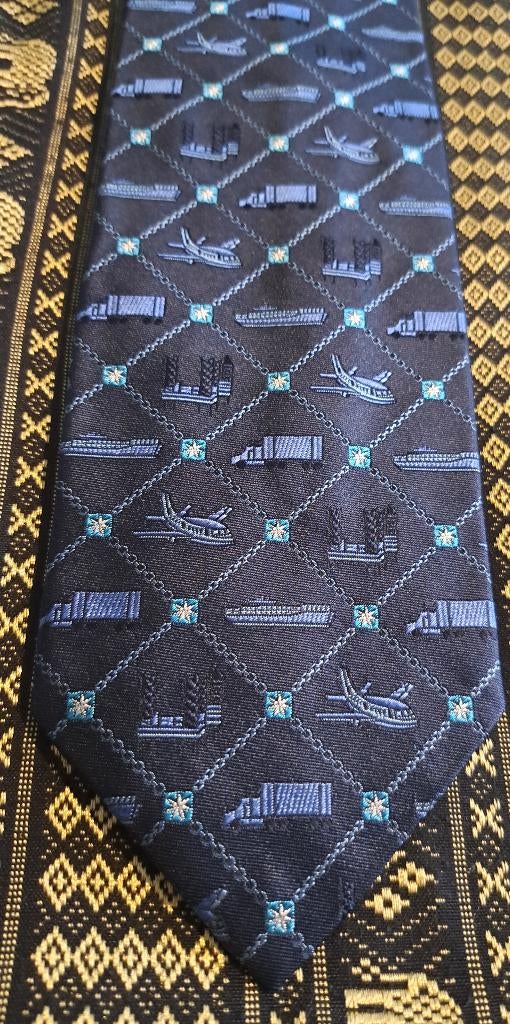 Maersk stropdas met schepen, vliegtuigen, vrachtwagens, Verzamelen, Ophalen of Verzenden, Nieuw, Gebruiksvoorwerp