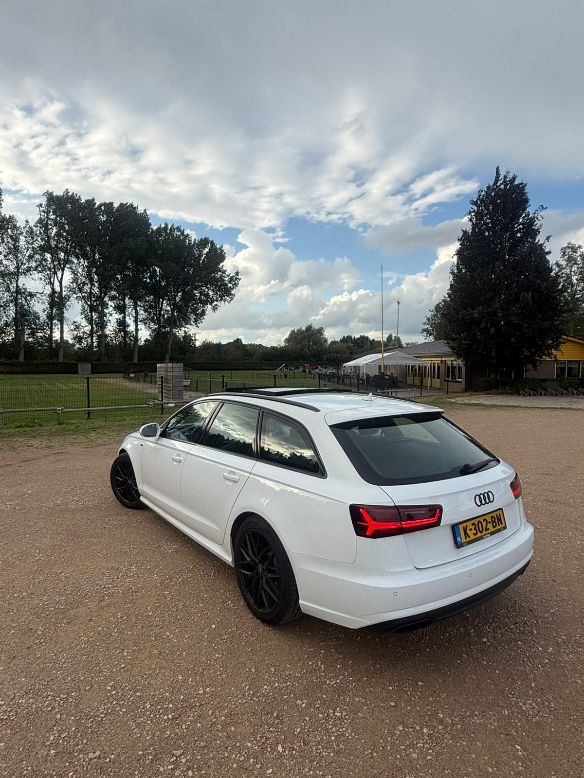 Audi A6 1.8 Tfsi 255PK Avant 2016 Wit Pano trekhaak, Auto's, Audi, Voorwielaandrijving, Euro 5, Zwart, Leder en Stof