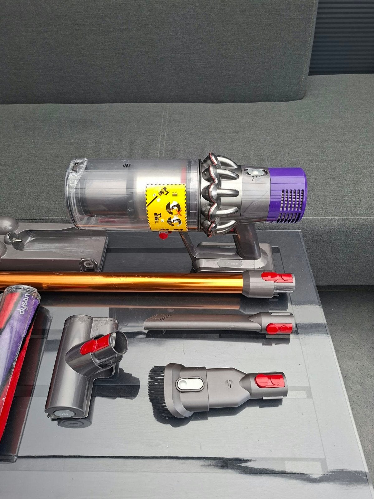 Foto 7 van Dyson Cyclone V10 Absolute Steelstofzuiger 
In Zeer Goede St