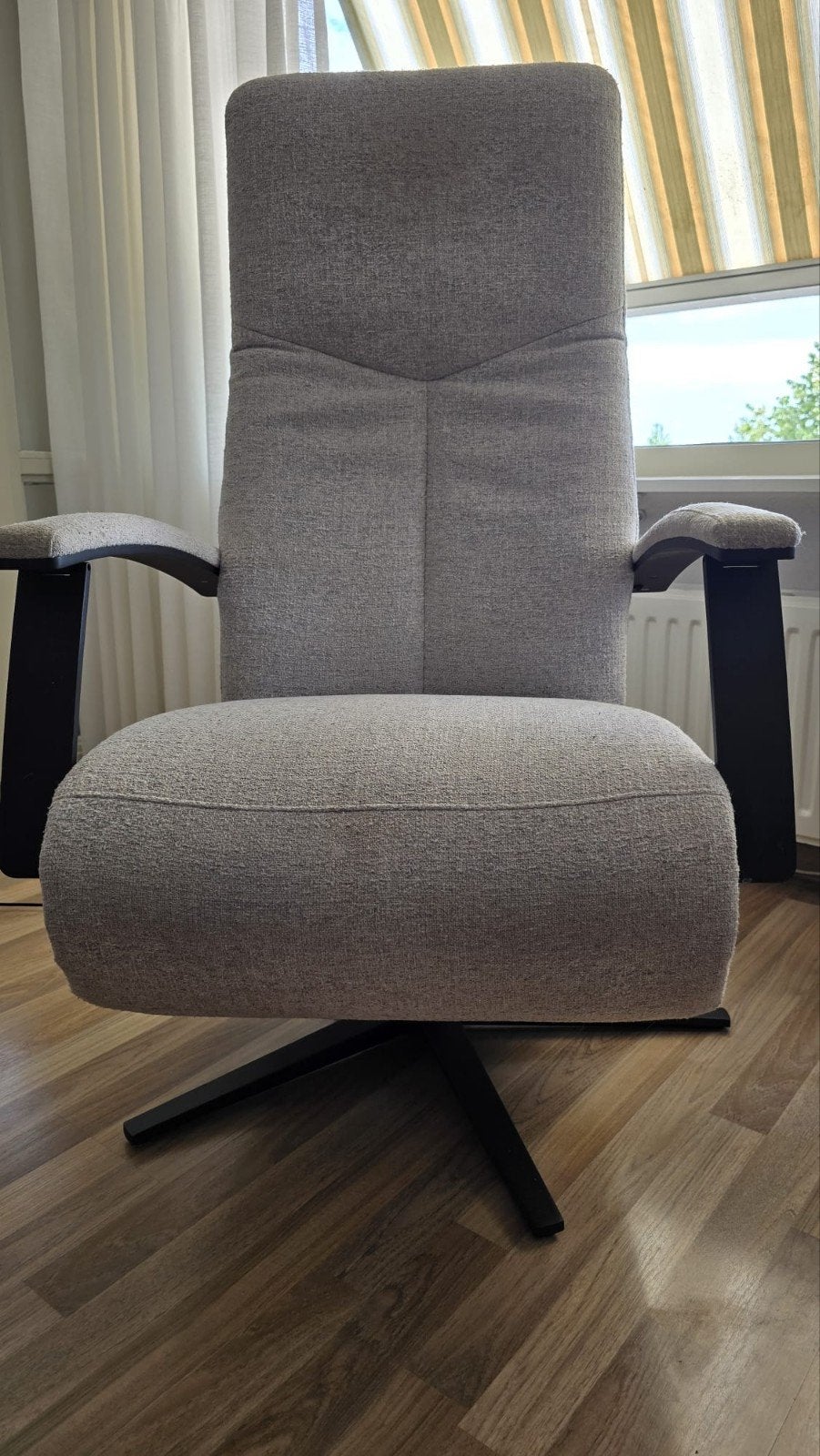 Comfortabele relaxstoel met elektrische verstelling, Ophalen, Overige kleuren, Zo goed als nieuw, Stof