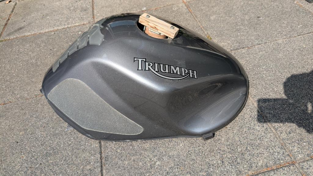 Triumph Sprint ST 1050 tank grijs, Motoren, Ophalen of Verzenden, Gebruikt