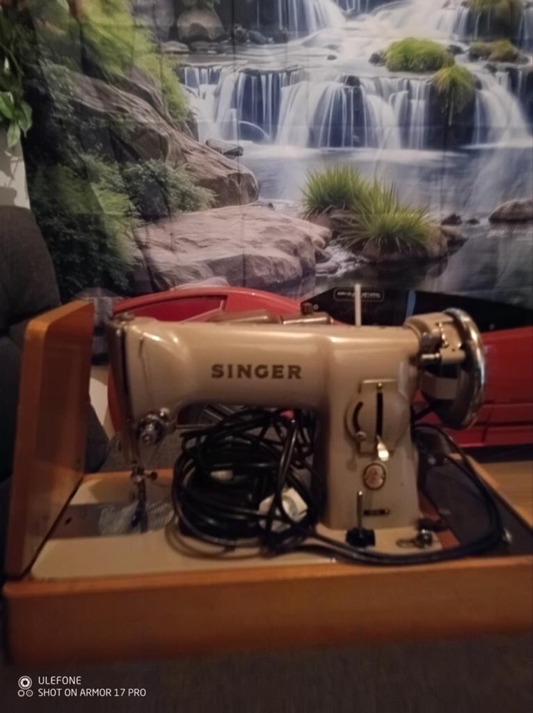 Nostalgische naaimachine, Hobby en Vrije tijd, Naaimachines en Toebehoren, Ophalen of Verzenden, Zo goed als nieuw, Naaimachine