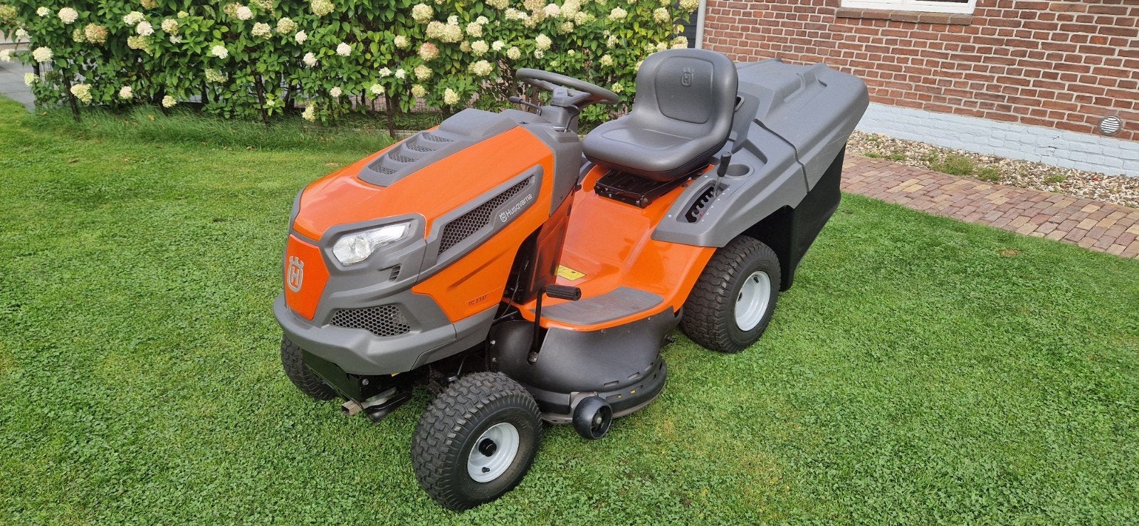 Husqvarna TC 238T.(Z.G.A.N), Ophalen of Verzenden, Zo goed als nieuw, Opvangbak, 90 tot 120 cm