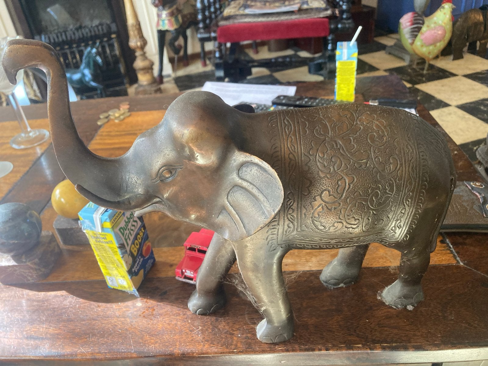 Oude Indiase olifant decoratie, Ophalen