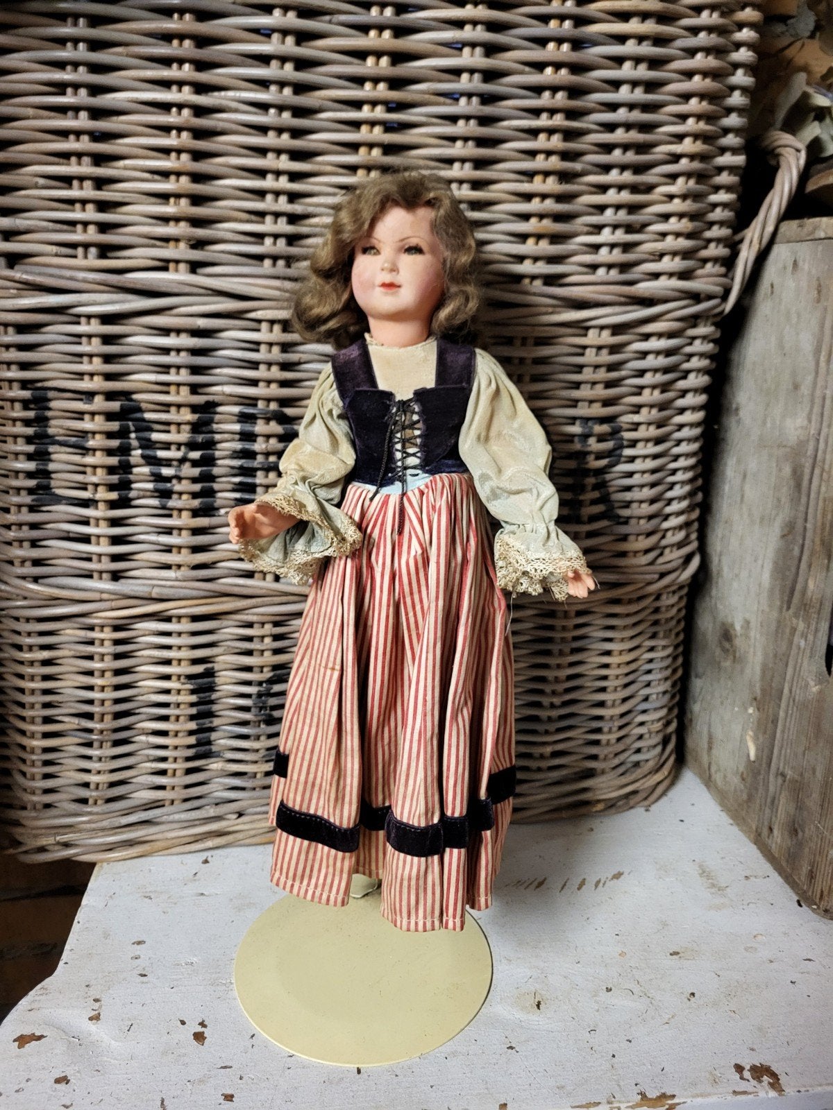 Vintage pop met traditionele kleding, Ophalen of Verzenden, Gebruikt, Pop