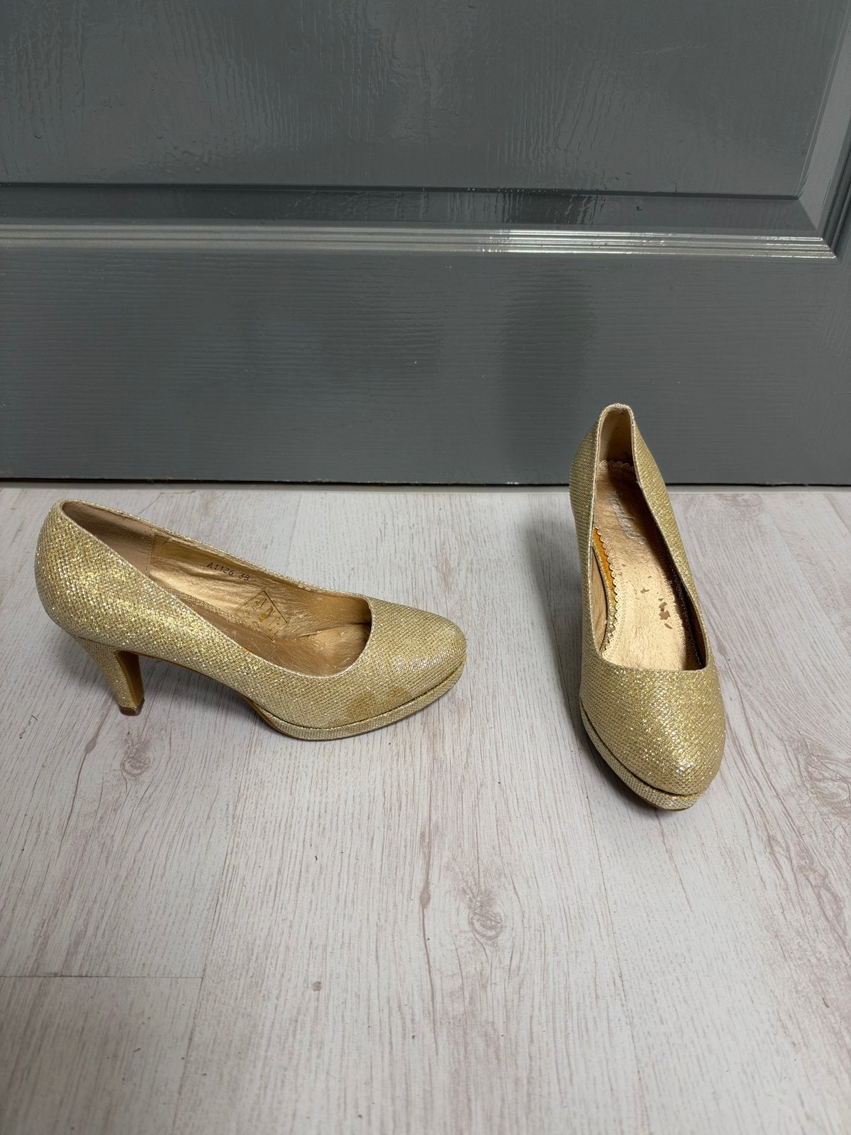 Gouden glitter pumps maat 38, Ophalen of Verzenden, Gedragen, Overige kleuren, Pumps