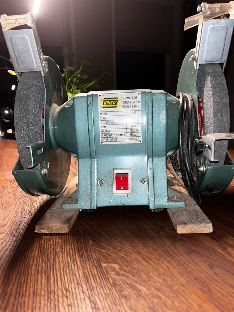 Kinzo slijpmachine, Doe-het-zelf en Verbouw, Ophalen, Zo goed als nieuw, Minder dan 700 watt, Werkbankslijpmachine