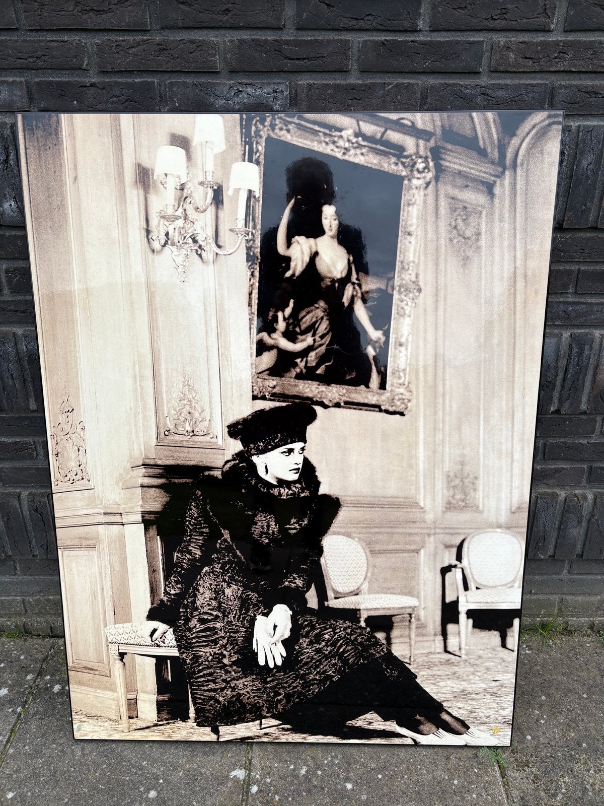 Grote zwart-sapia  foto - Vrouw in bontjas 120x90 cm, Ophalen, Foto, Fotografie