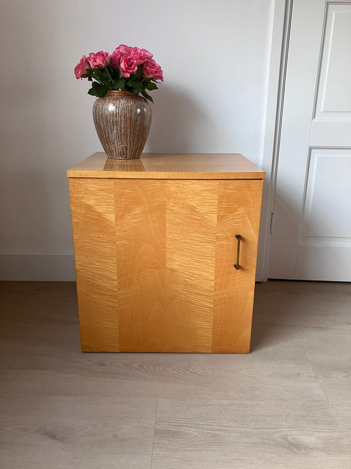 Vintage kastje / nachtkastje van blond fineer, Ophalen, Minder dan 45 cm, Zo goed als nieuw, Minder dan 55 cm
