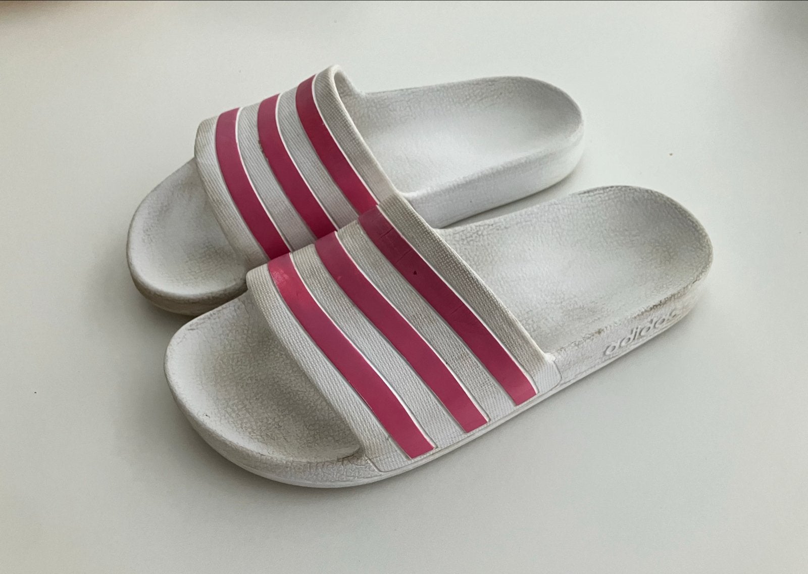 Adidas Adilette Slippers Wit met Roze Strepen maat 36 37, Ophalen of Verzenden, Jongen of Meisje