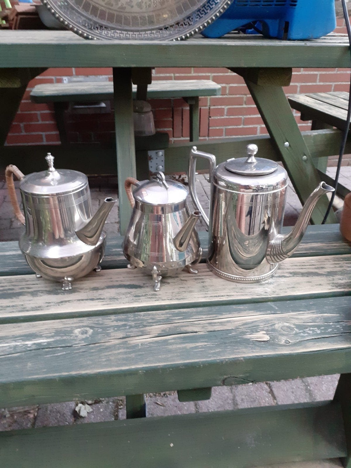 Antieke tinnen theepot met dennenappelknop, Ophalen