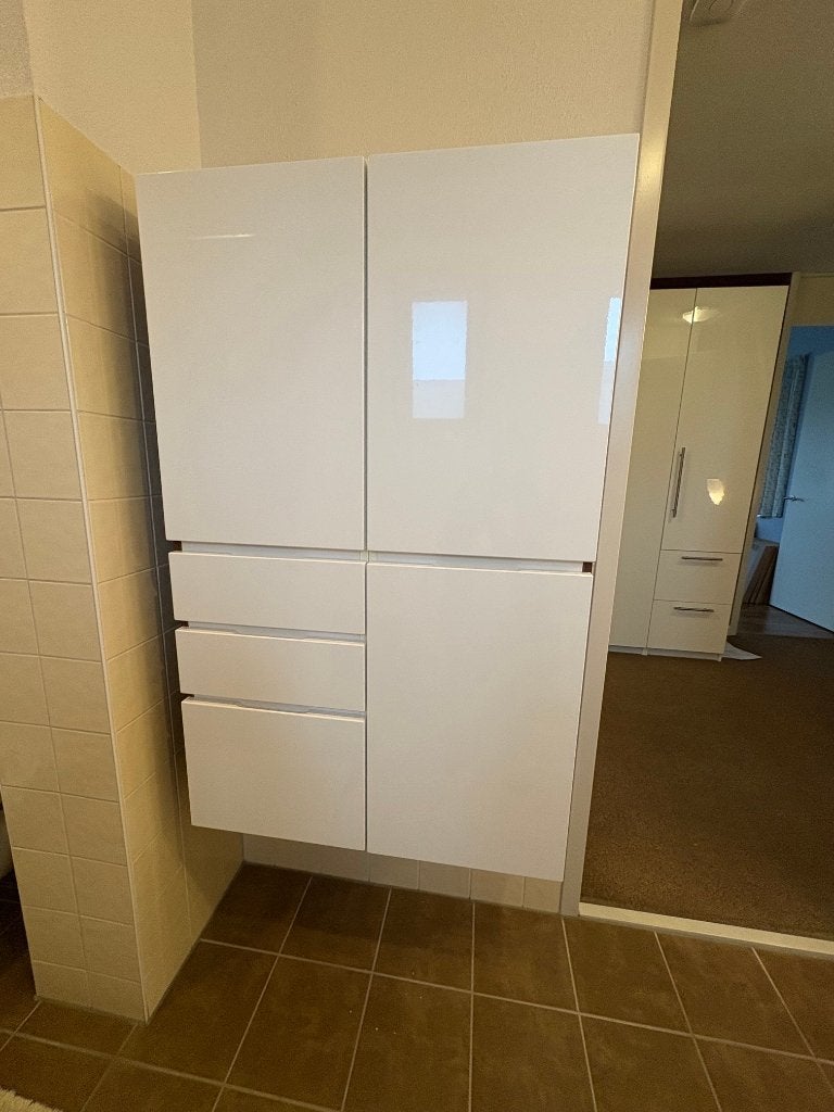 badkamerkastje merk Kvik, Ophalen, (Half)hoge kast, Gebruikt, 50 tot 100 cm