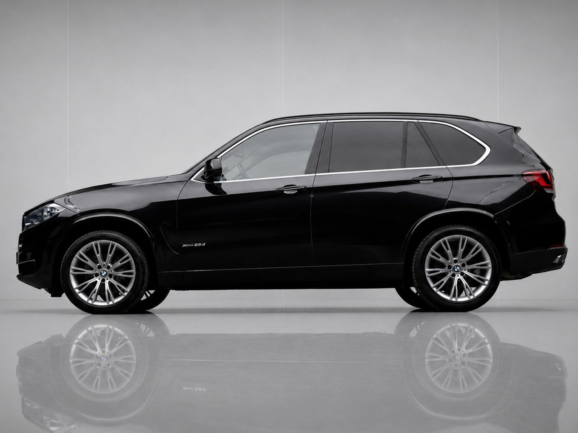 BMW X5 XDrive40d High Executive (PANORAMADAK,LED,HEAD-UP,ELE, Gebruikt, 2993 cc, 255 €/maand, Zwart