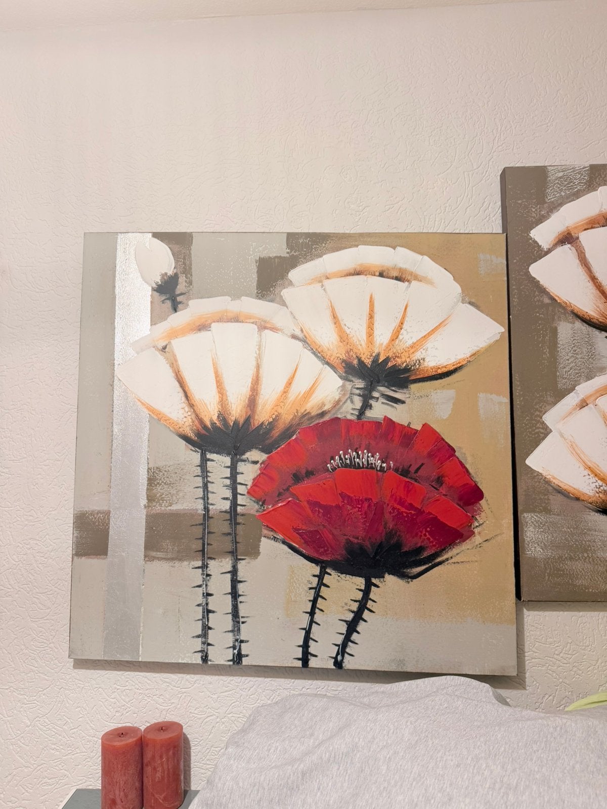 2 decoratieve schilderijen met bloemen – beige, wit en rood, Ophalen