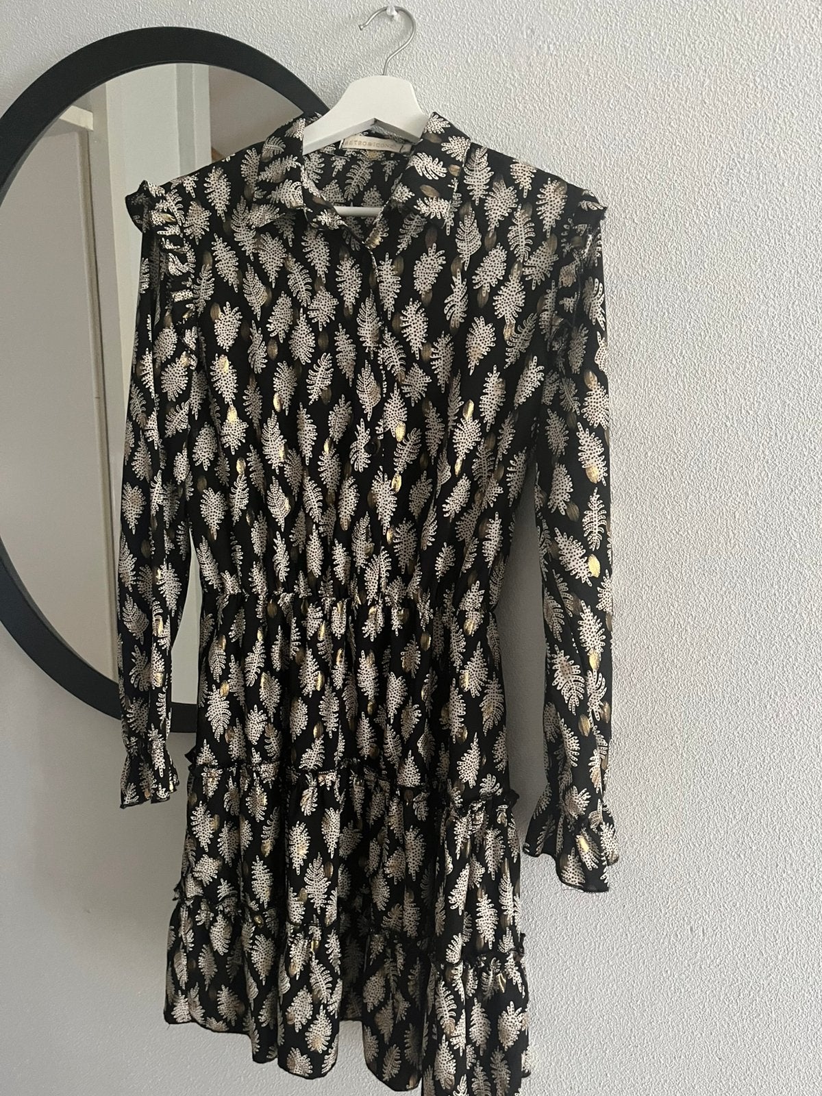Jurk nog nieuw maat m/l, Kleding | Dames, Ophalen of Verzenden, Zo goed als nieuw, Zwart, Boven de knie