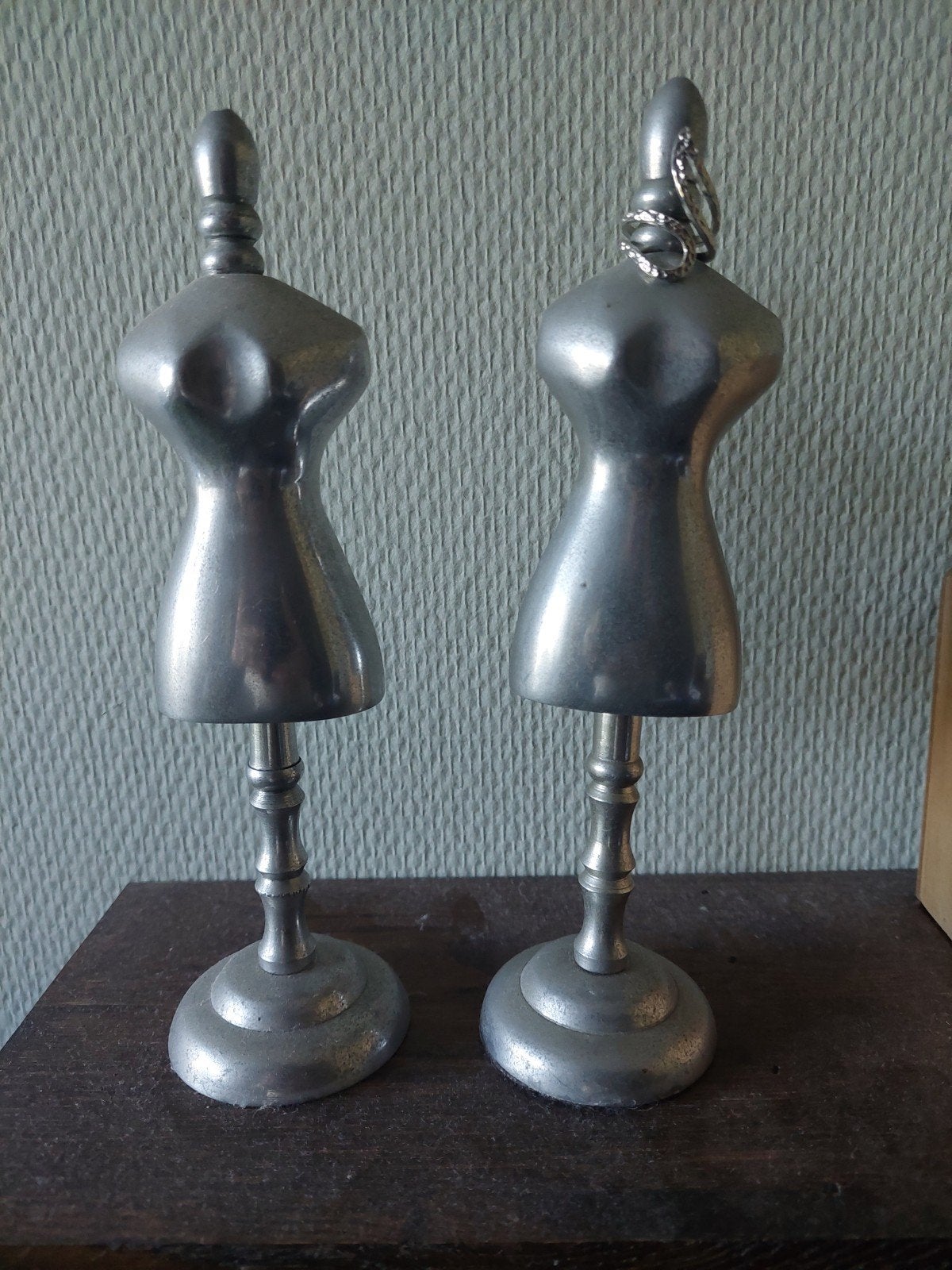 Set van 2 sieradenstandaards, 22.5 cm hoog, Ophalen of Verzenden