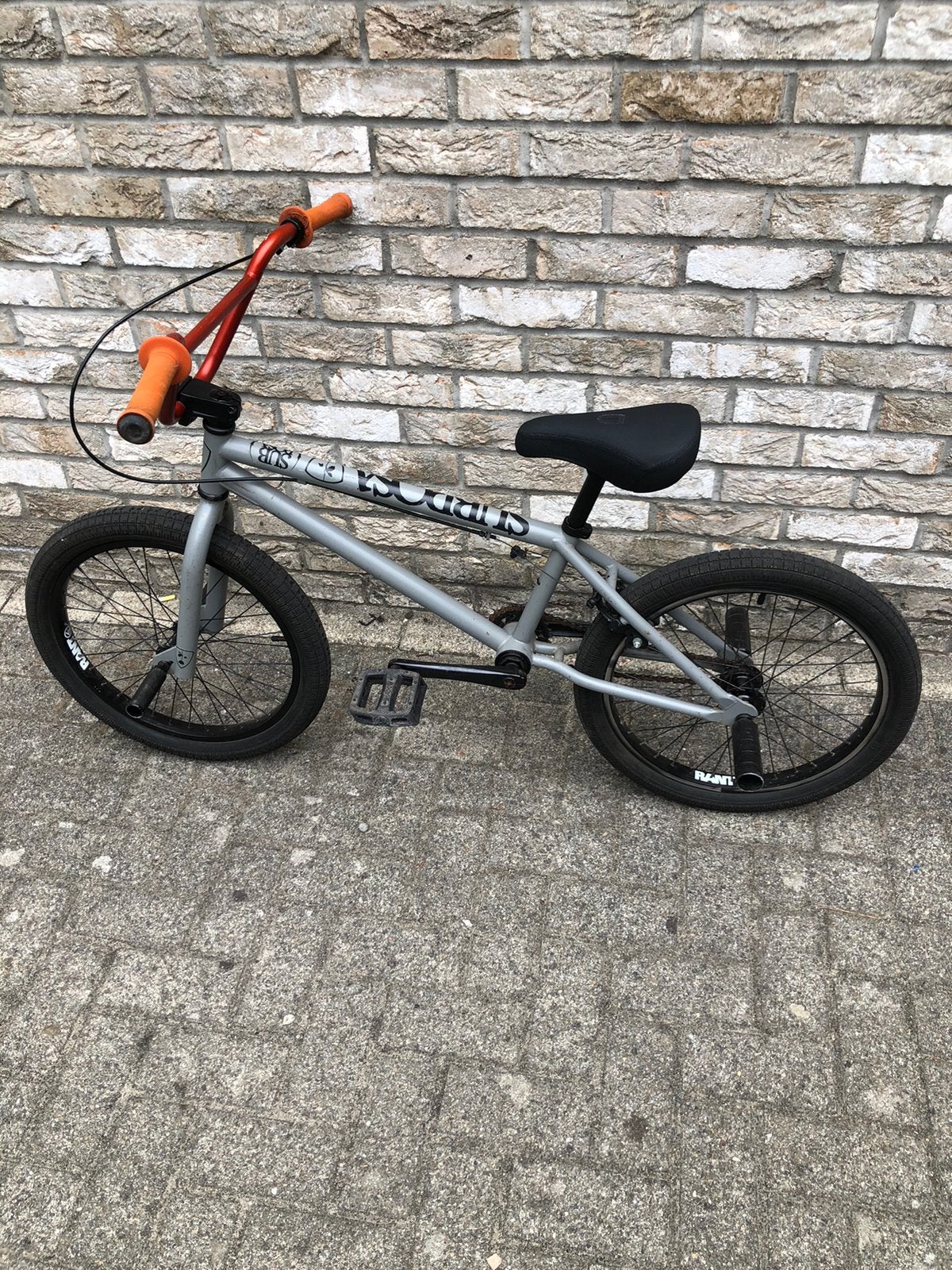 Subrossa bmx 20inch wielen, Fietsen en Brommers, Ophalen of Verzenden, Zo goed als nieuw, Staal, Voetsteunen