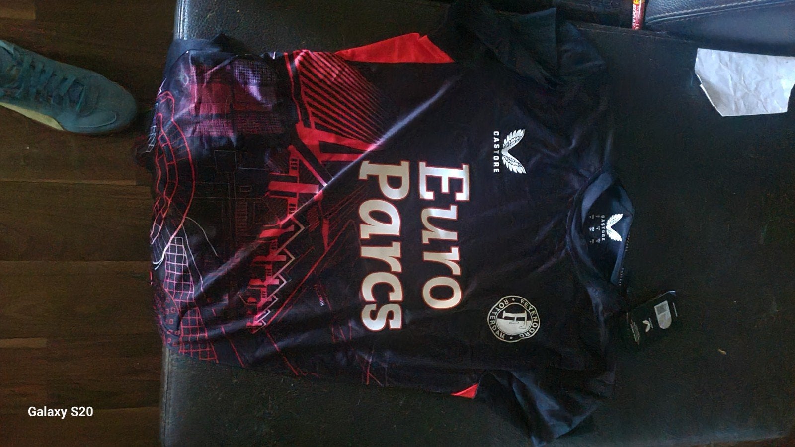 Feyenoord Castore Rood Zwart Shirt Maat S, Ophalen of Verzenden, Zo goed als nieuw, Voetbal, Maat 46 (S) of kleiner