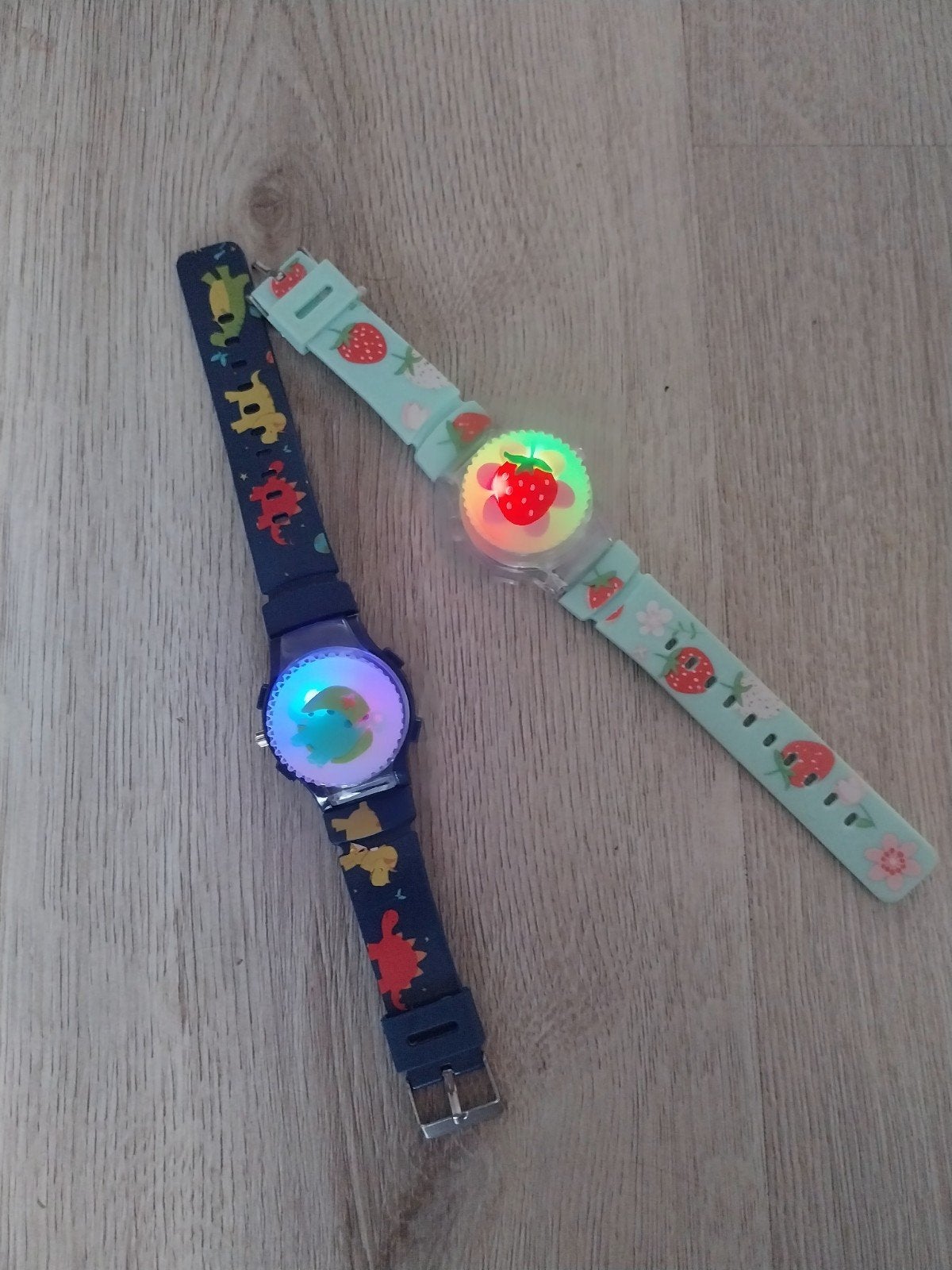 2 Leuke Kinderhorloges - Nieuwstaat!, Ophalen of Verzenden, Zo goed als nieuw, Jongen of Meisje