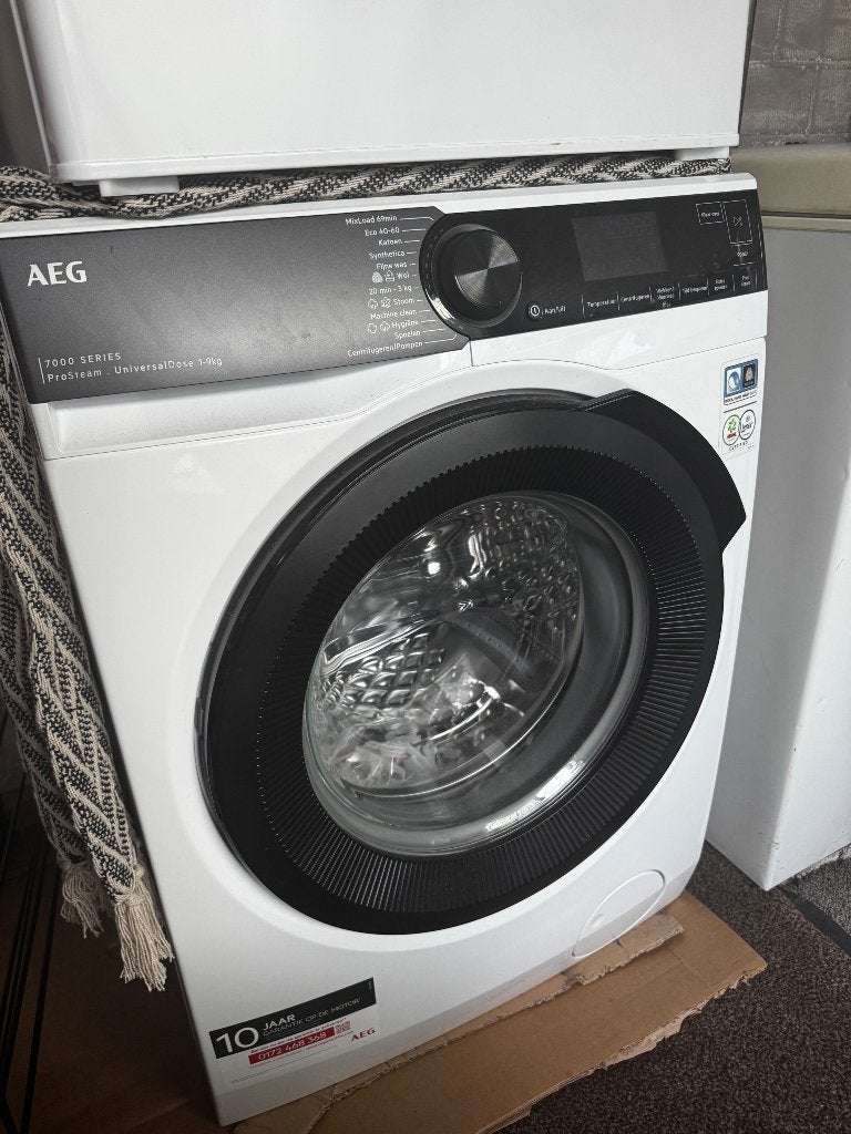 Gloednieuwe wasmachine te koop, Ophalen, 1200 tot 1600 toeren, Refurbished, 85 tot 90 cm