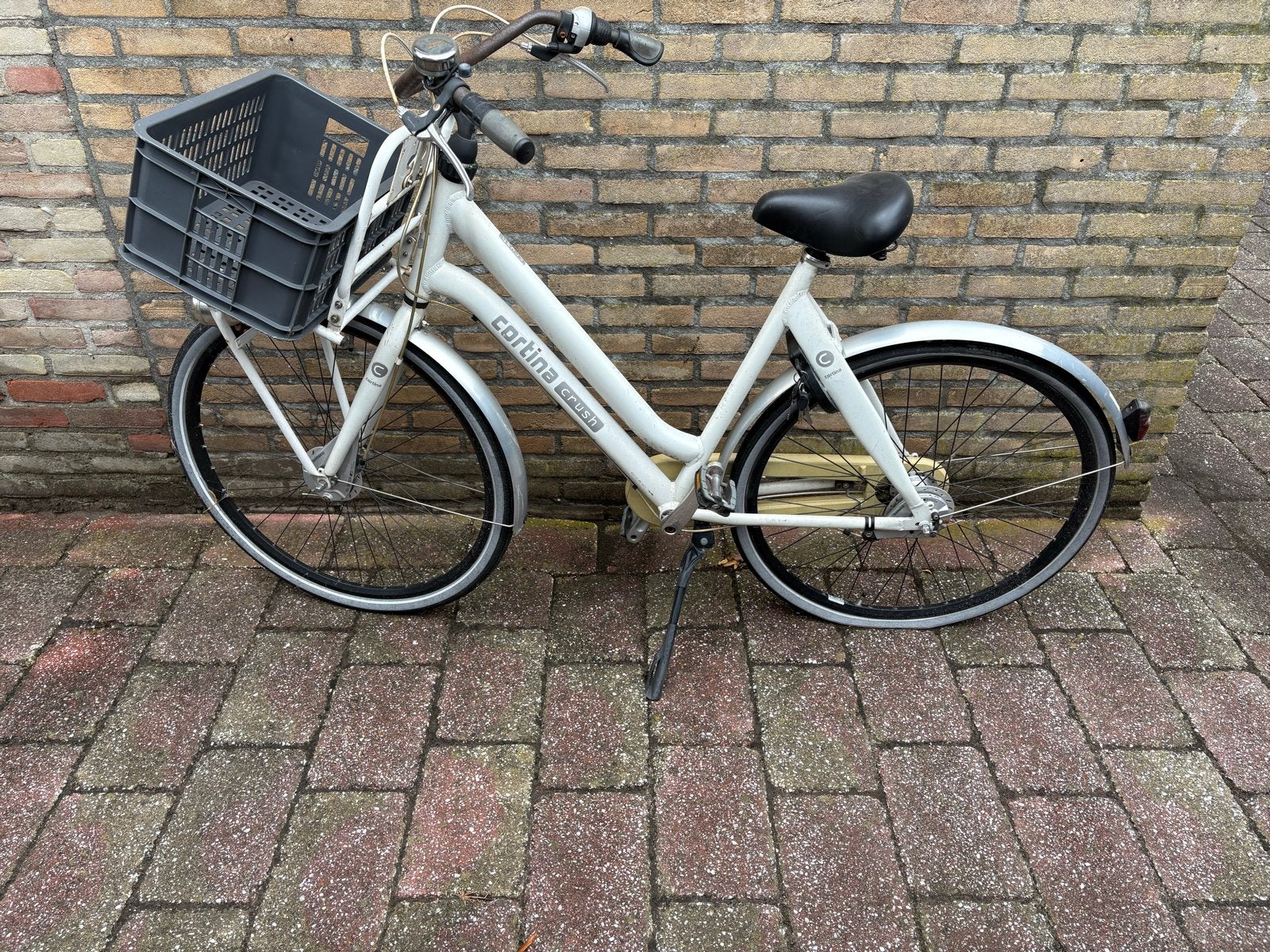 Cortina Crush Damesfiets - Wit met krat, Terugtraprem, Gebruikt, Versnellingen, 50 tot 53 cm