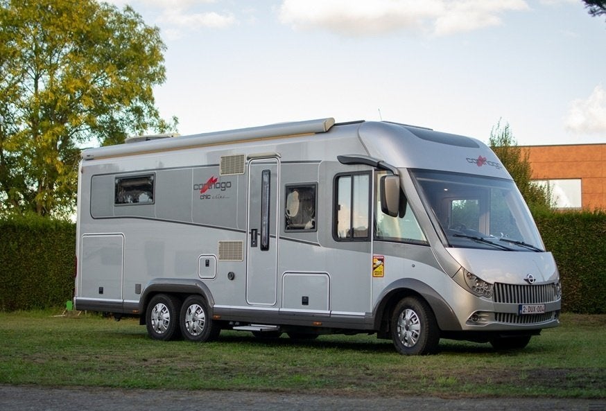 Prachtige & Volopties Carthago Chic E-Line I 51QB LINERCLASS, Caravans en Kamperen, Fiat, Vloeistofverwarming, 7 tot 8 meter, Diesel