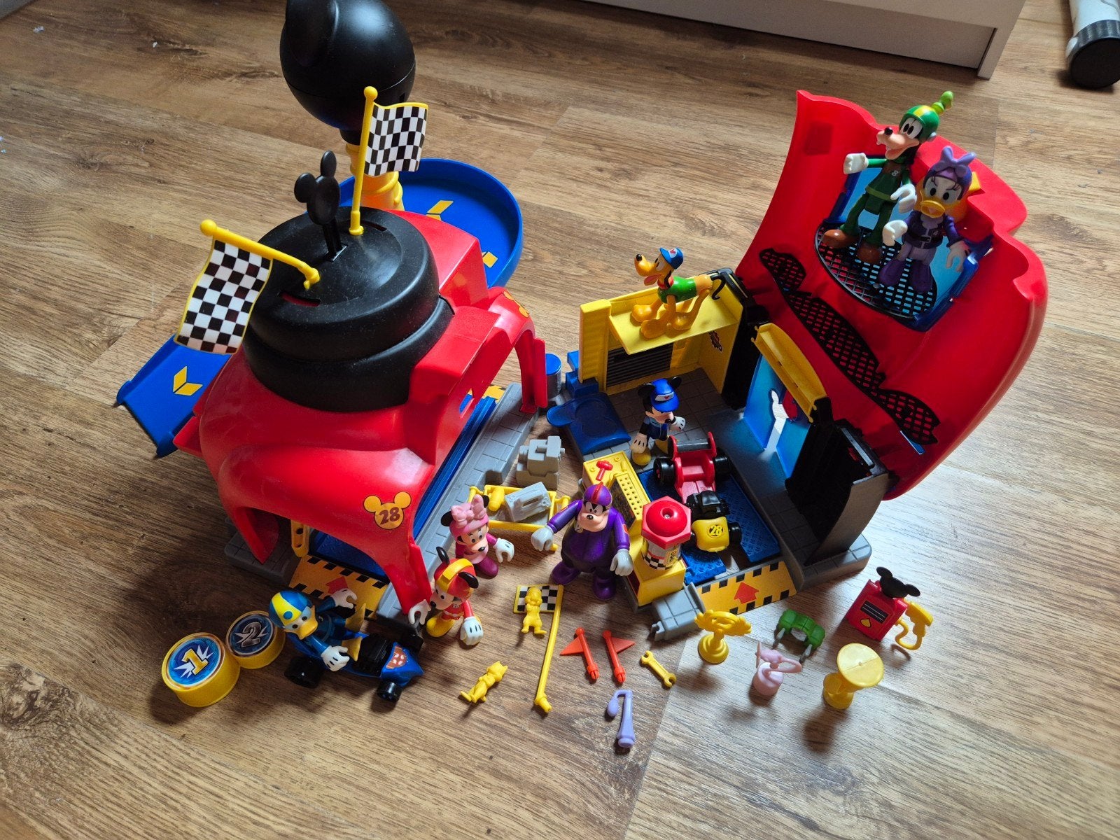 Mickey Mouse en de roadster racersmet figuren en accessoires, Ophalen of Verzenden, Gebruikt