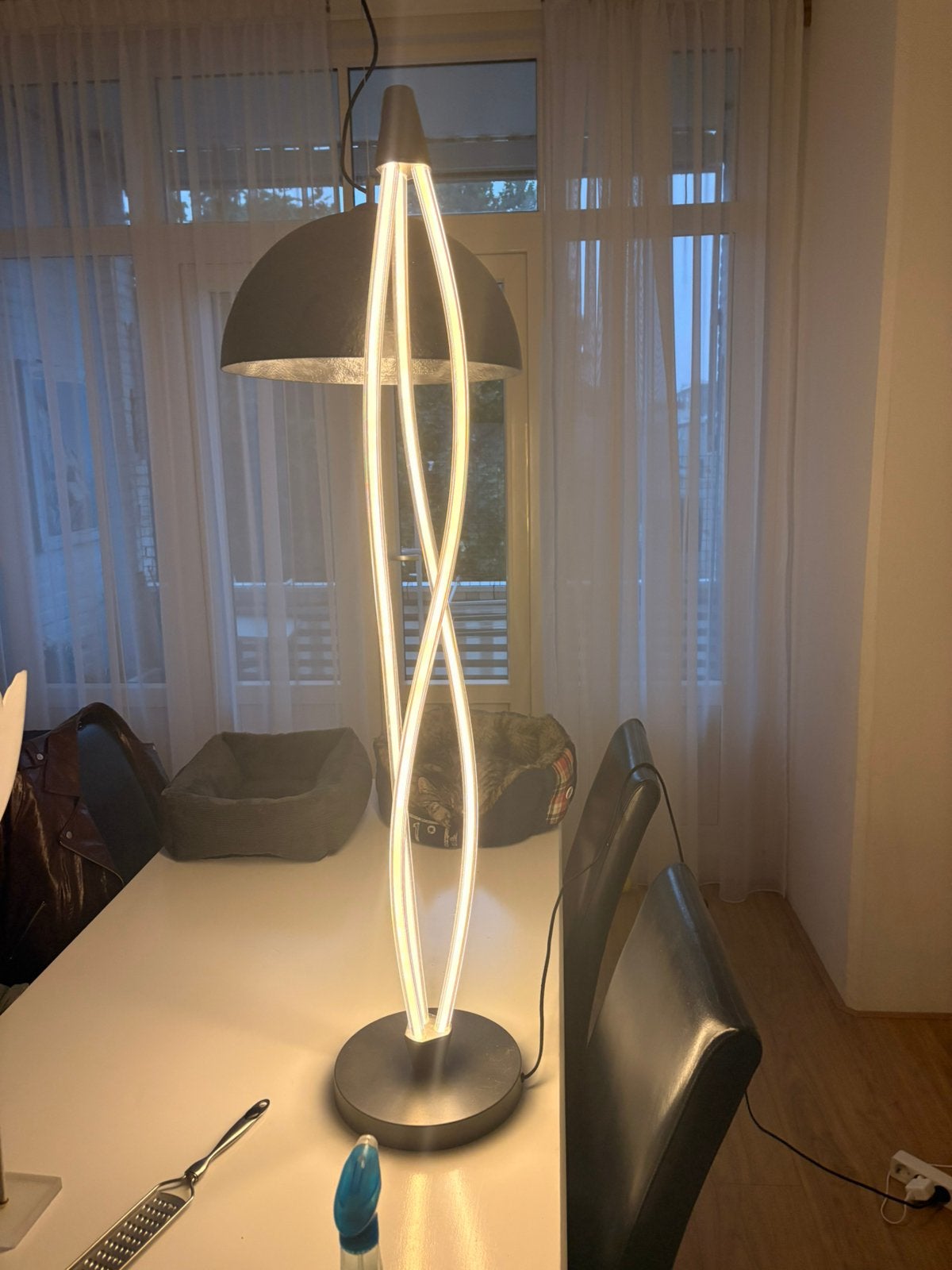 Foto 2 van Ledvance Osram Decor Swirl vloerlamp led dimtouch