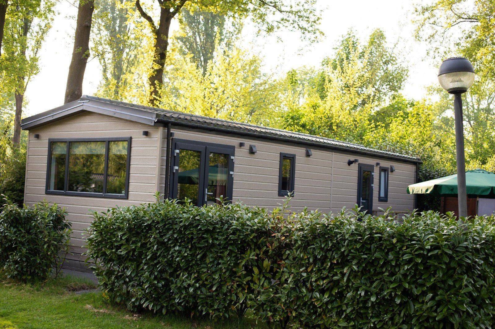 Knus en moderne chalet Te Koop 5* camping de Pallegarste